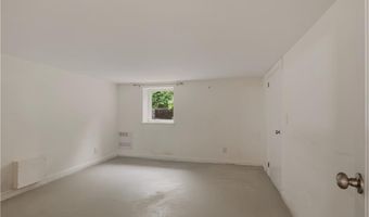 30 Boulevard, Middletown, RI 02842