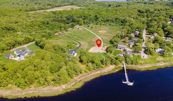 8 Ferry Ln, Berkley, MA 02779