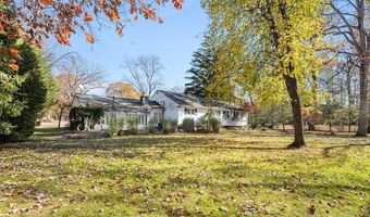 25 Edgebrook Ln, Airmont, NY 10952