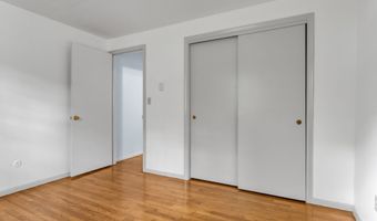 22 College St APT 3, Clinton, CT 06413