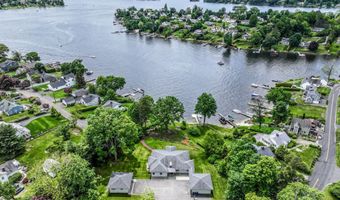 13 Kellogg St, Brookfield, CT 06804