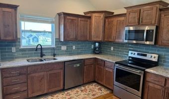 16338 Lois Ln, Basehor, KS 66007