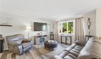 37 Carriage Rd, Cranston, RI 02920