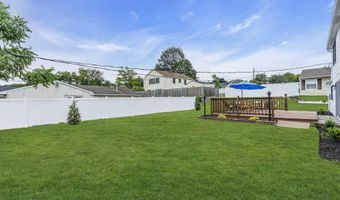 15 Inglewood Ln, Aberdeen, NJ 07747