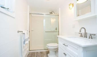 45 Holland St, Newport, RI 02840