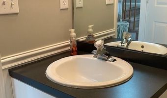 32 Toppinglift Dr, Bayville, NJ 08721