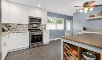690 W Willow Gln, Addison, IL 60101