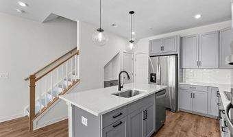 43841 VENETIAN Sq, Ashburn, VA 20147