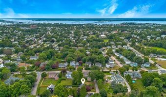 7 Boulevard E, Middletown, RI 02842