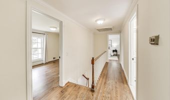 8806 FOX HILLS Trl, Potomac, MD 20854
