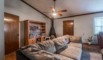 104 Caulder Dr, Chickasha, OK 73018