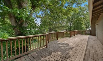 527 Blazedwood Dr, Ballwin, MO 63021
