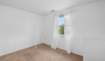 23 Algonquin Dr, Middletown, RI 02842