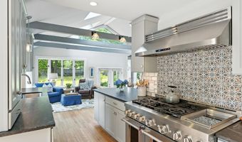 309 Foreside Rd, Falmouth, ME 04105