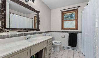 2512 N CHESTWOOD Ct, Appleton, WI 54911