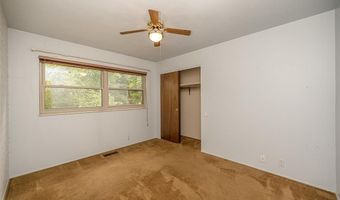 425 Kenilworth Ln, Ballwin, MO 63011