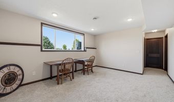 814 Curt Felt Dr, Alexandria, MN 56308
