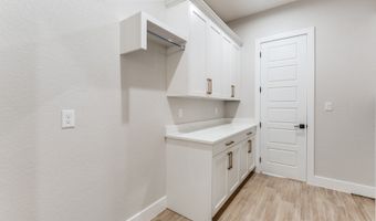 113 Pioneer Trl, Adkins, TX 78101