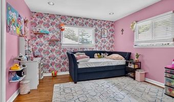 426 N Main St, Almont, MI 48003