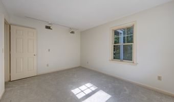 84 Founders Vlg 84, Clinton, CT 06413