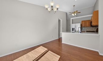 812 Whispering Village Cir, Ballwin, MO 63021