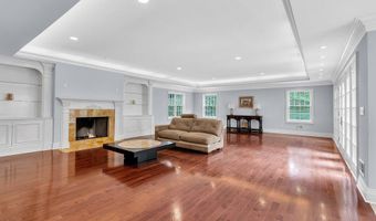 41 Marlpit Pl, Middletown, NJ 07748