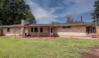 102 Highland Dr, Arkansas City, KS 67005