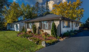 104 Lakewood Dr, Antioch, IL 60002