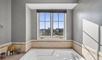 1235 Bentwood Ct, Altoona, IA 50009