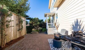 1240 NEWPORT Ave SW, Bandon, OR 97411