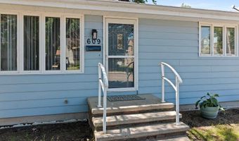 609 S MEMORIAL Dr, Appleton, WI 54914