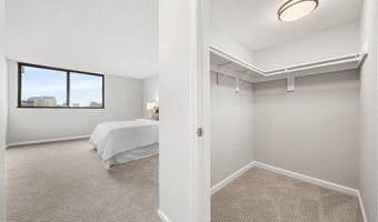 1101 S ARLINGTON RIDGE Rd 212, Arlington, VA 22202