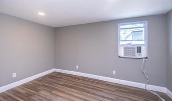 8 SHERMAN Dr, Claymont, DE 19703