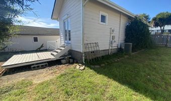 543 SPRUCE St, Brookings, OR 97415