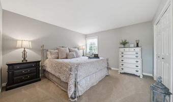 23855 W Sarah Ct, Antioch, IL 60002