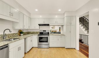 8 SANGAMORE Ct, Bethesda, MD 20816