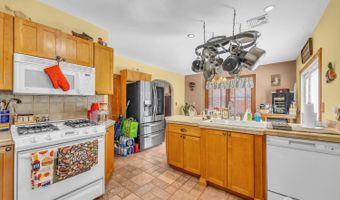 180 Minna Ave, Avenel, NJ 07001
