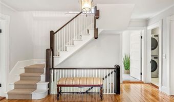 84 Rodman St, Narragansett, RI 02882