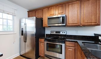 1348 Green Oaks Ln L, Charlotte, NC 28205
