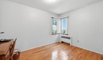 152 Nassau Dr, Albertson, NY 11507