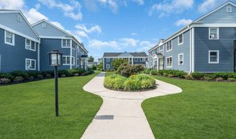 302 Deal Lake Dr 19, Asbury Park, NJ 07712