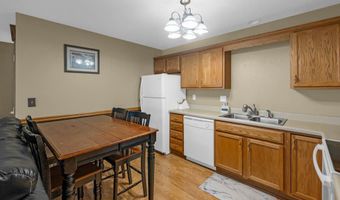 1046 10th Ave NW, Altoona, IA 50009
