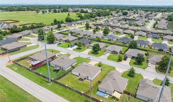 221 Regency Dr, Barling, AR 72923