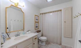 224 WILLOW Dr, Adamsville, TN 38310