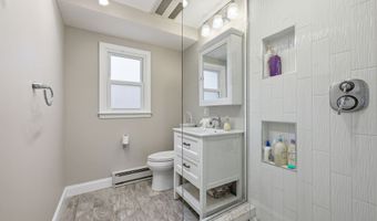 40 Woodridge Dr 40, Cheshire, CT 06410