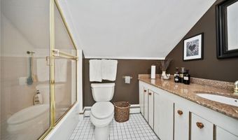 43 Poplar St, Newport, RI 02840