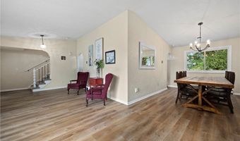 621 Van Oaks Dr, Amherst, OH 44001