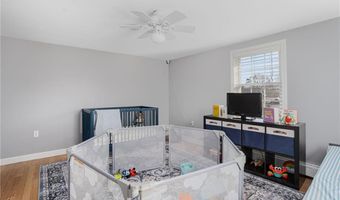 4 Halsey Ave, Middletown, RI 02842