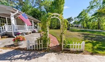 519 Country Club Dr W, Arapahoe, NC 28510