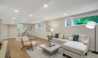 4006 JUSTINE Dr, Annandale, VA 22003